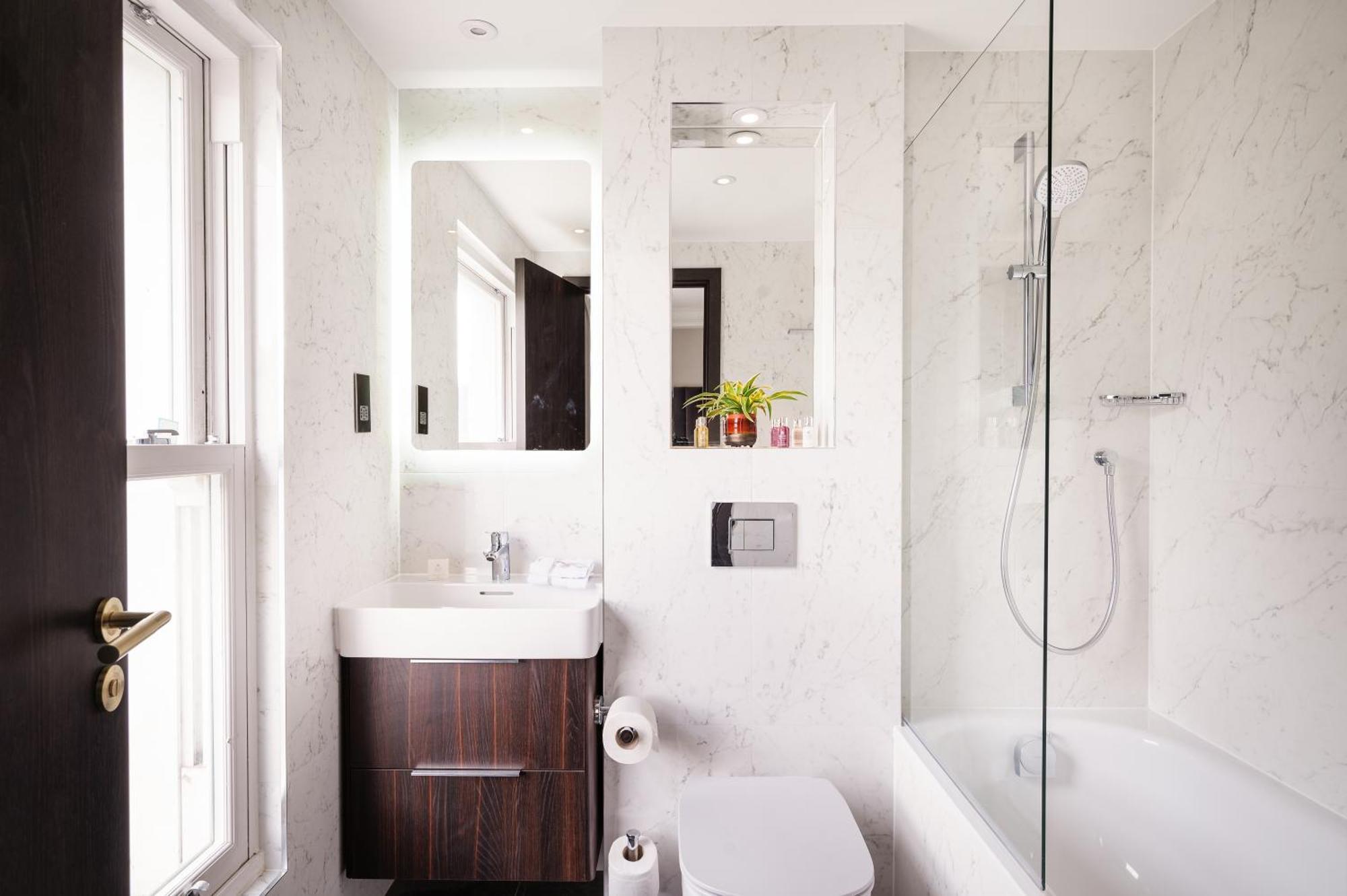 The Selwyn, Richmond 4*